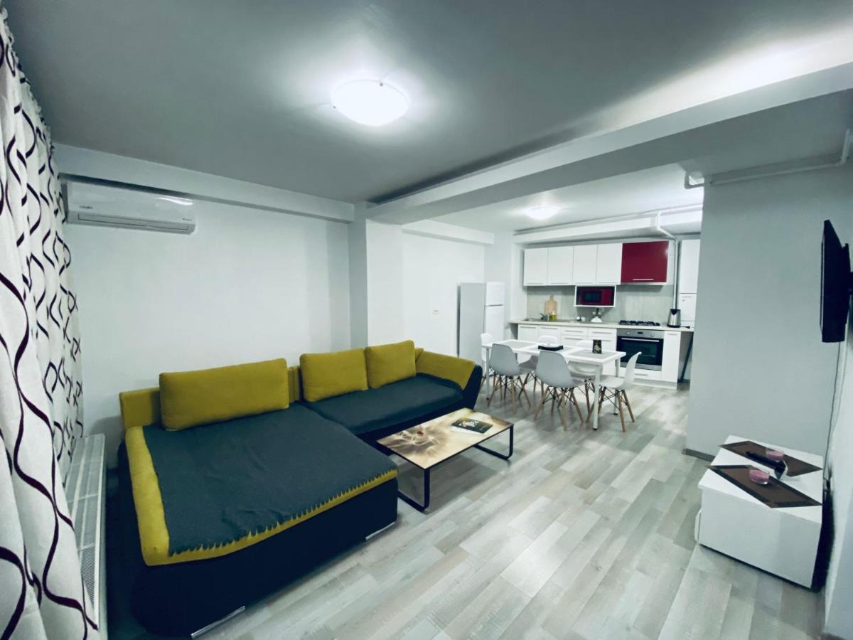 City Center Suite With Terrace Bukares Bagian luar foto